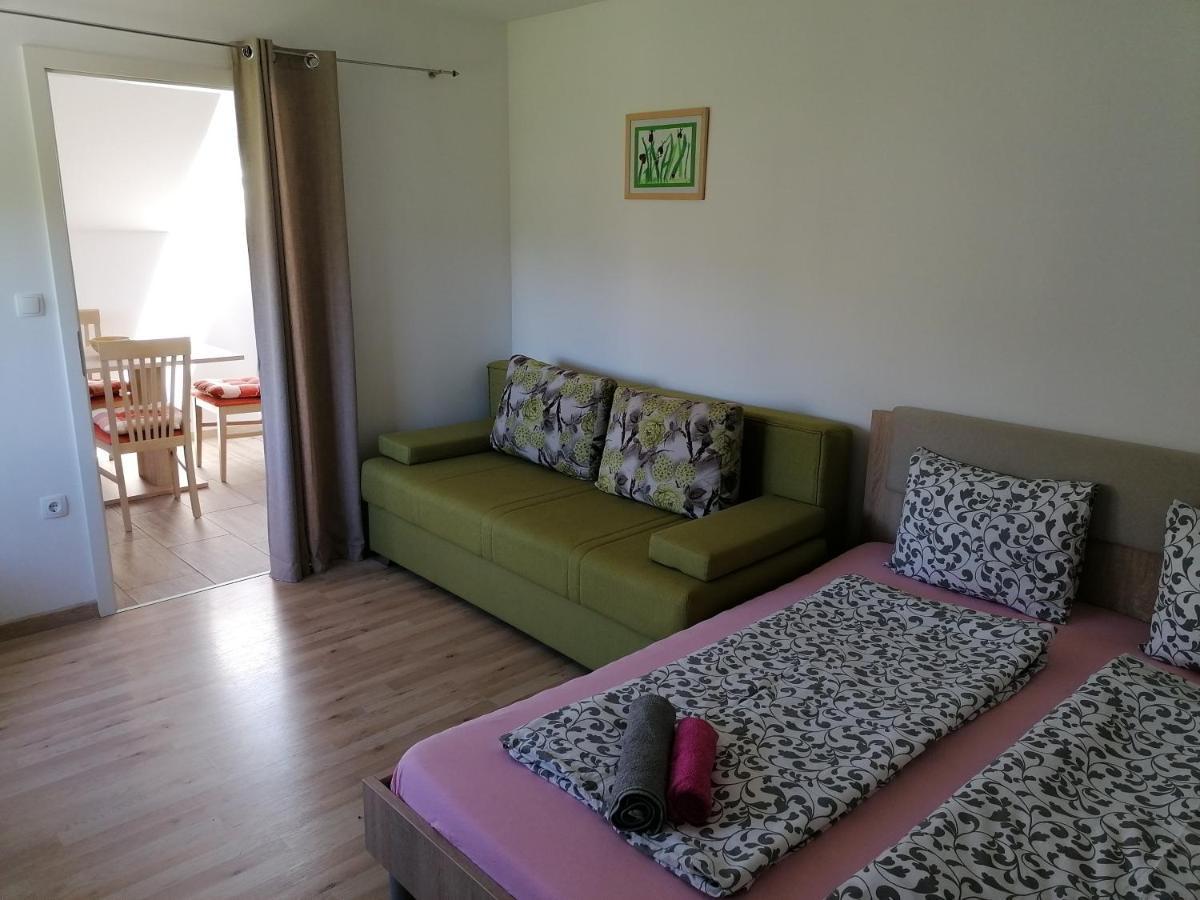 Apartment Marjetka Zirovnica Екстериор снимка