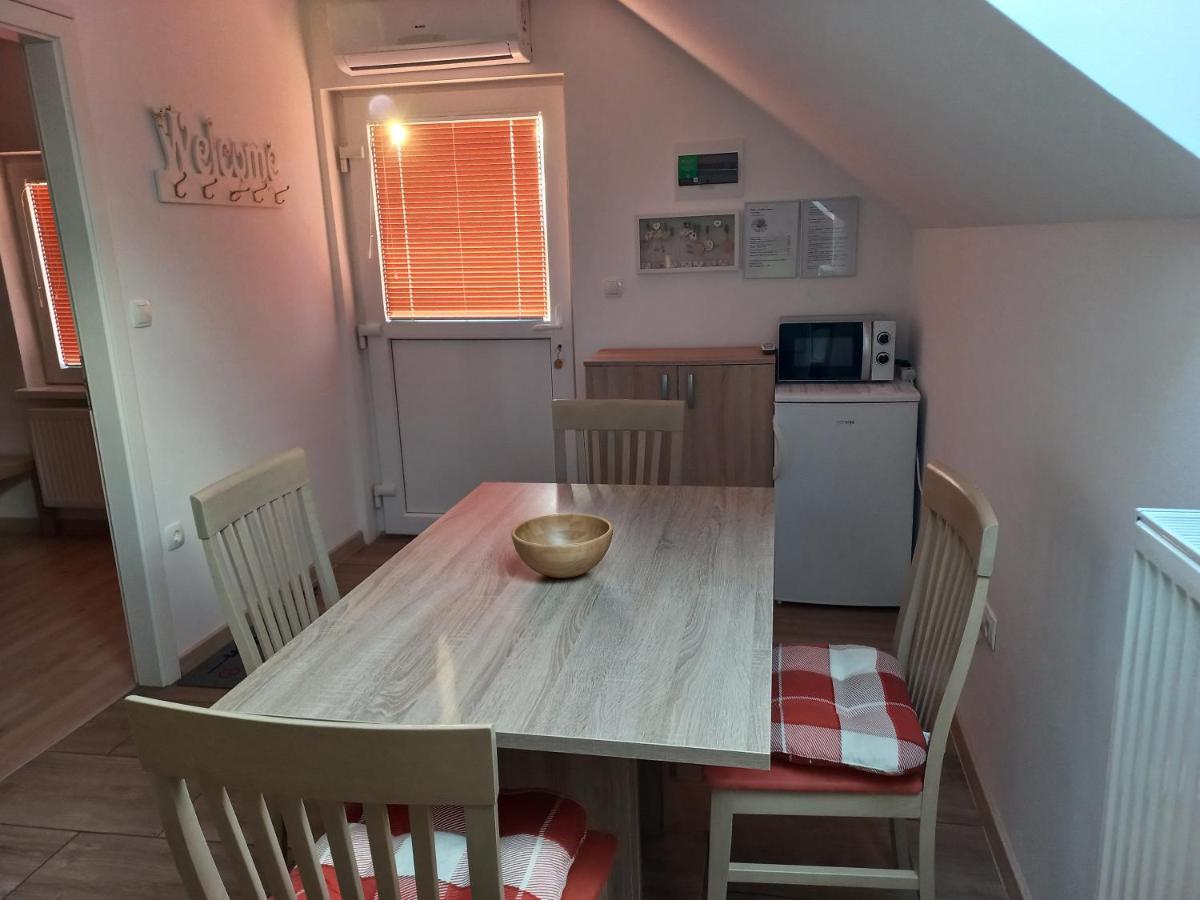 Apartment Marjetka Zirovnica Екстериор снимка