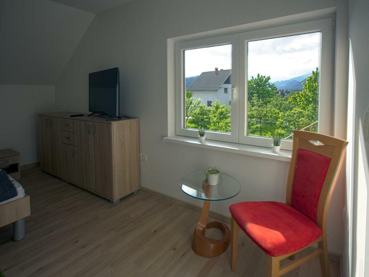 Apartment Marjetka Zirovnica Екстериор снимка